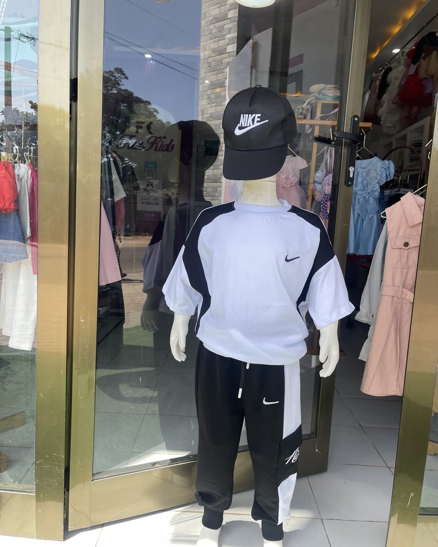 Boys' Sporty Tee & Joggers Set — Black & White